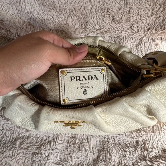Prada White Leather Shoulder Bag with Gold Chain - Picture 5 of 11
